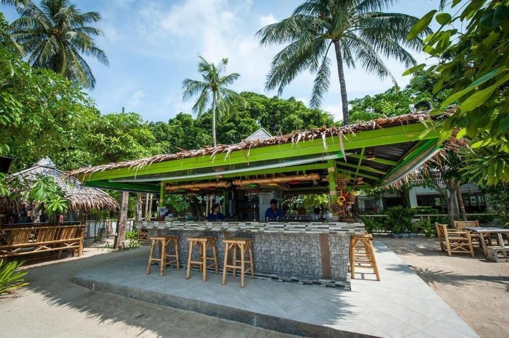 Phi Phi Island Cabana Hotel 62/69