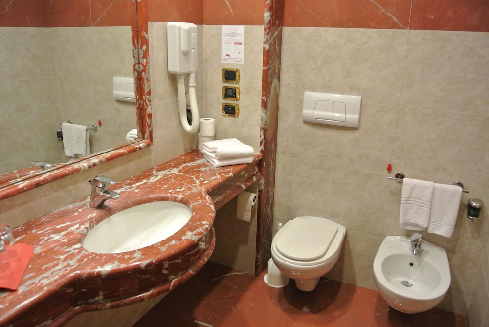 Grand Hotel La Chiusa Di Chietri 46/50