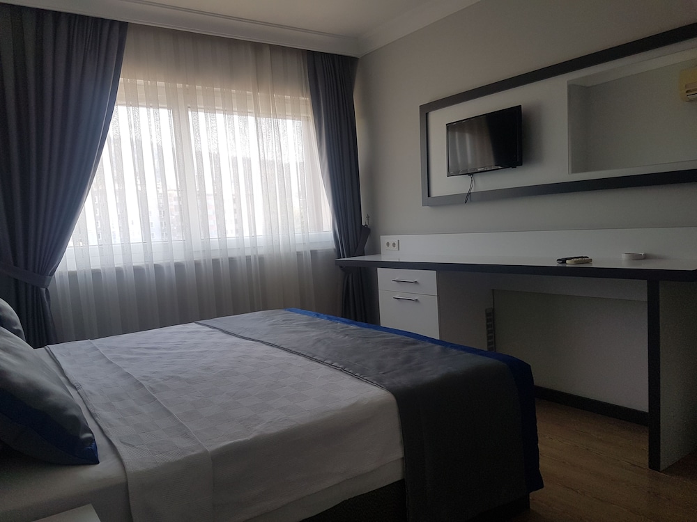 1 BEDROOM, STANDARD, SINGLE