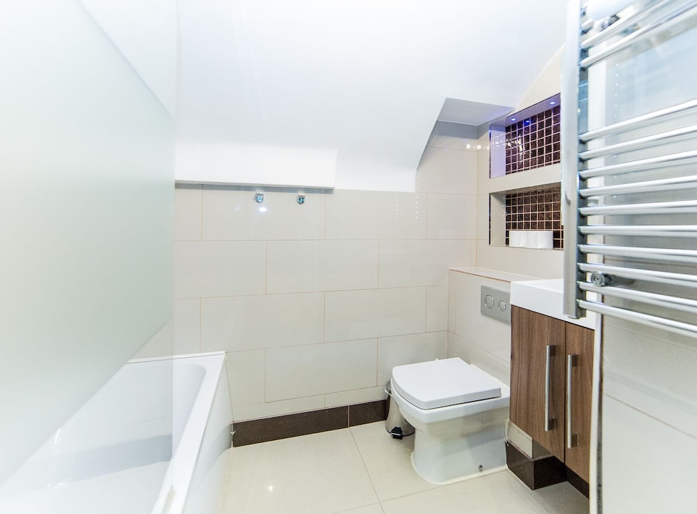 Imperial Court Suites 13/59