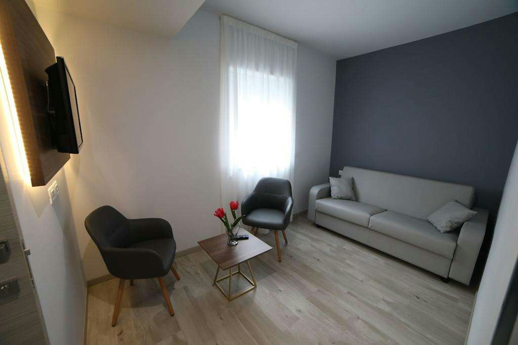 8 Room Hotel 58/80