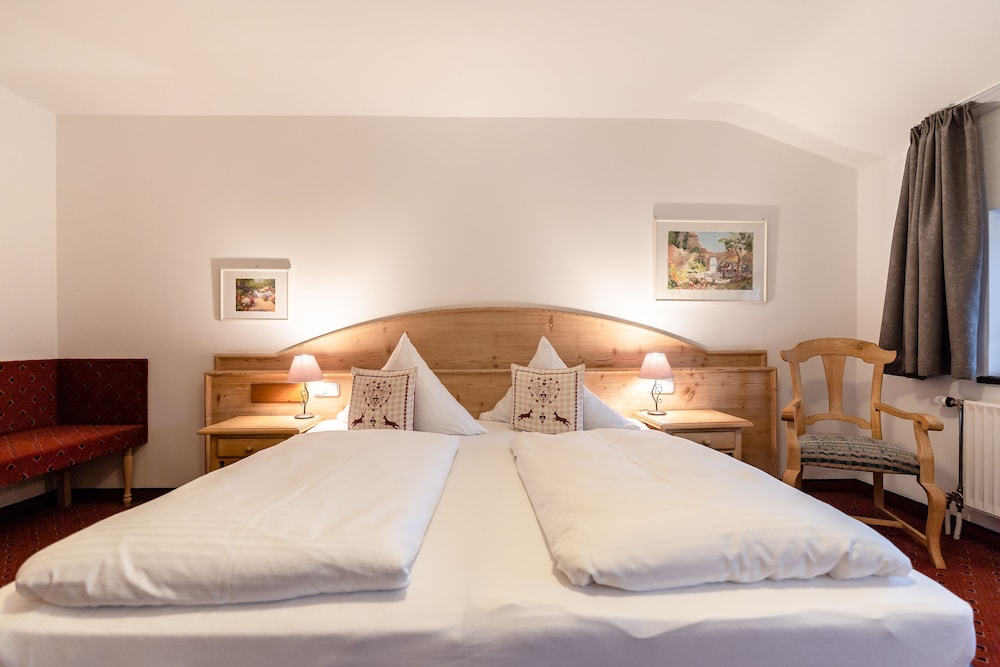 Hotel Sauerlacher Post 16/50