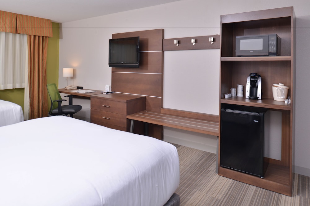 Holiday Inn Express Hotel Suites Stevens Point 23/57