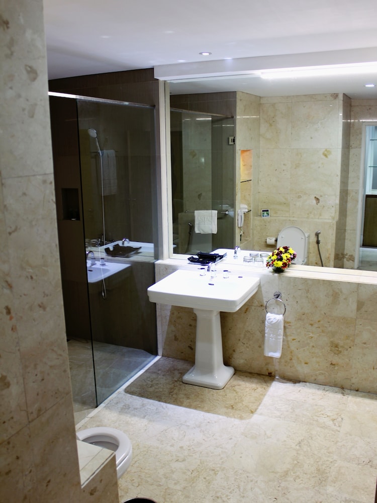 Grand Jatra Hotel 24/70
