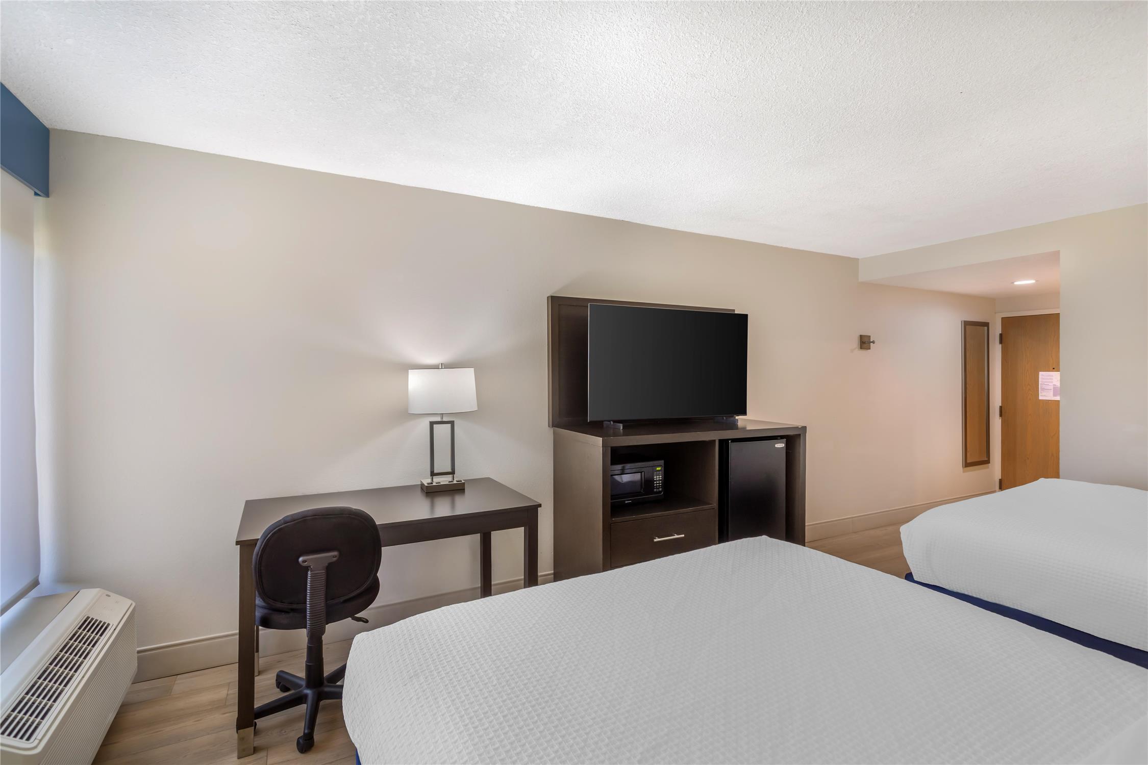 Best Western Plus Madison Inn 22/53