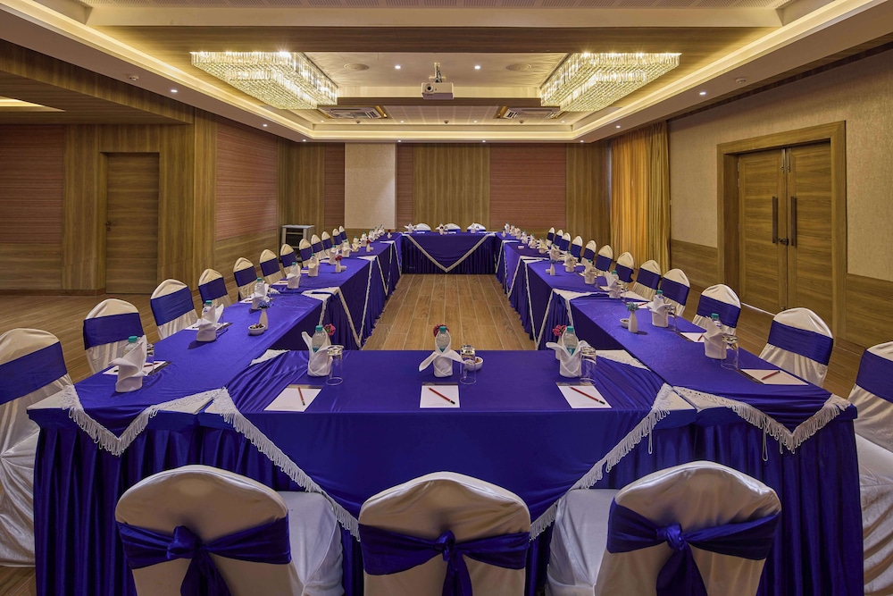 Grand Continent Hosur A Sarovar Portico Affiliate Hotel 39/47