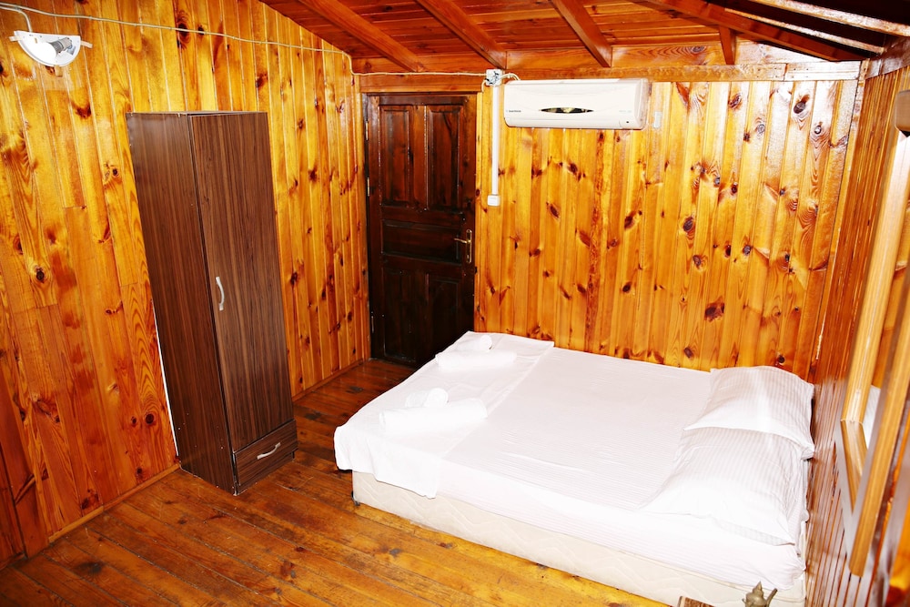 Olimpos Salinas Wooden Houses 9/21