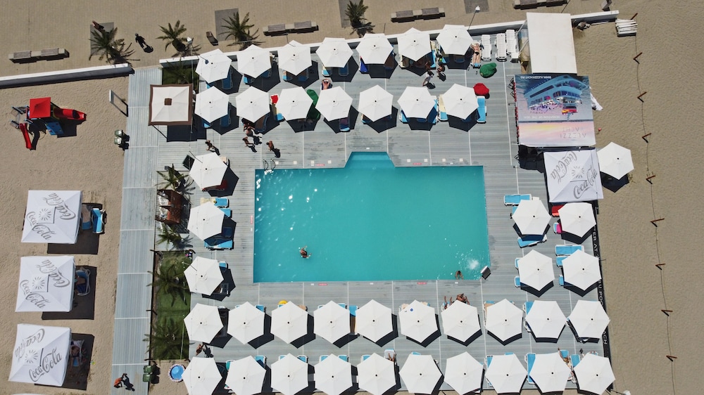 Malibu Hotel 21/50