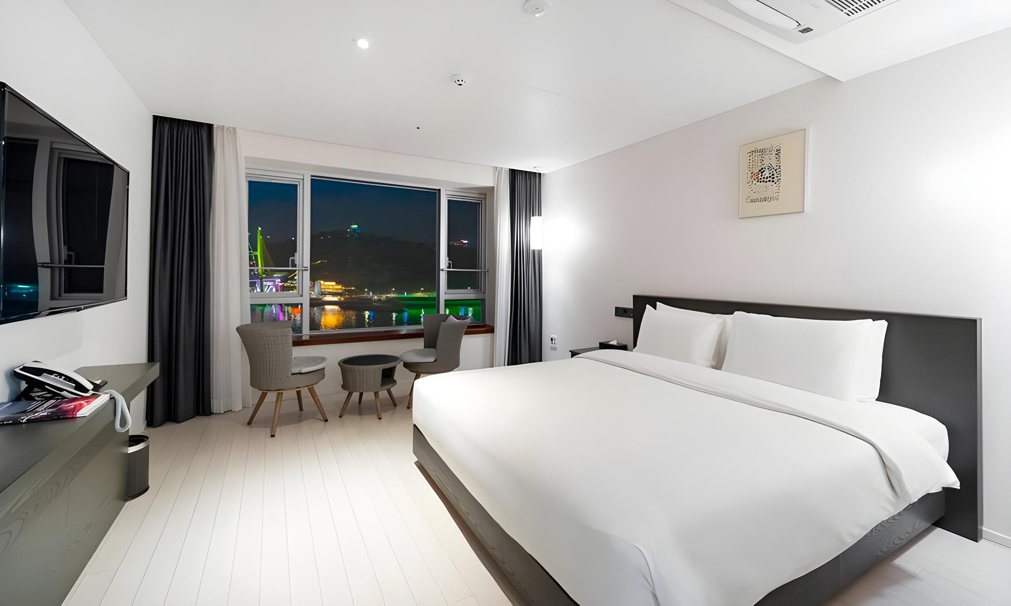 Bridge, Ocean, Family, Double Bed