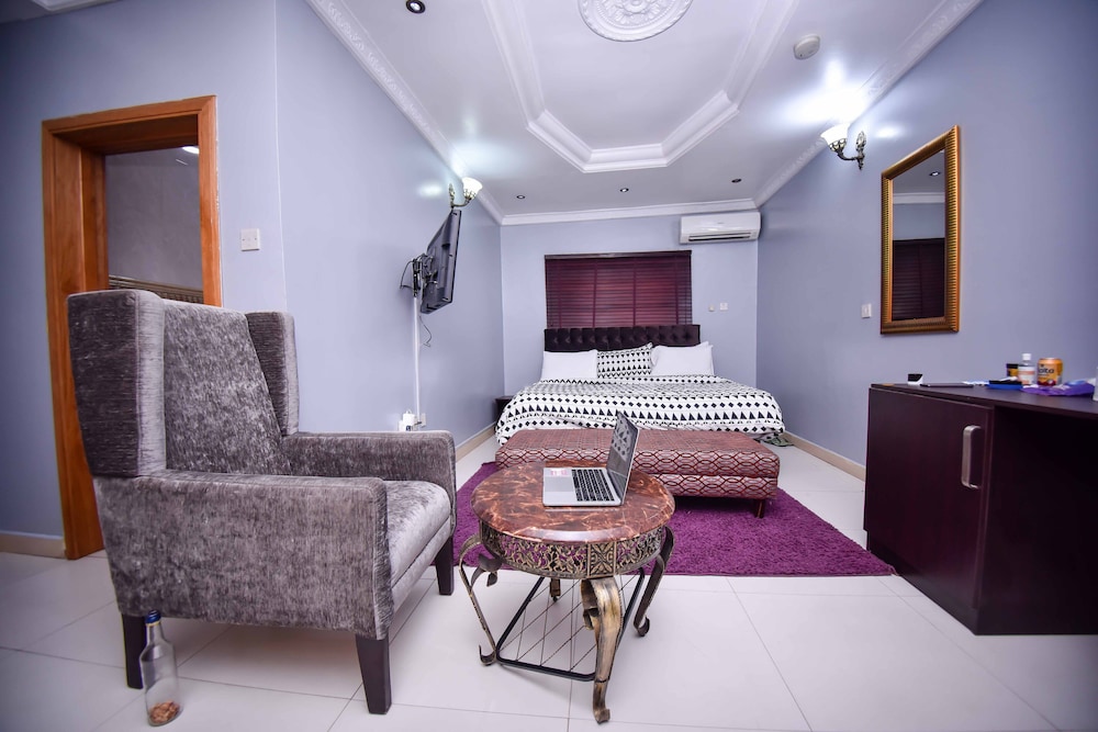 Topaz Luxury Suites & Apartments 25/40