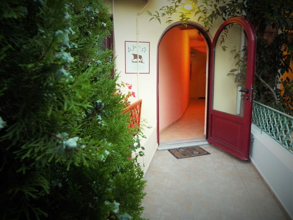 Argo Maisonettes Suites 2/28