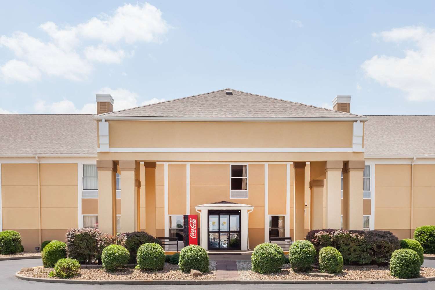 Super 8 by Wyndham Evansville North 2/12