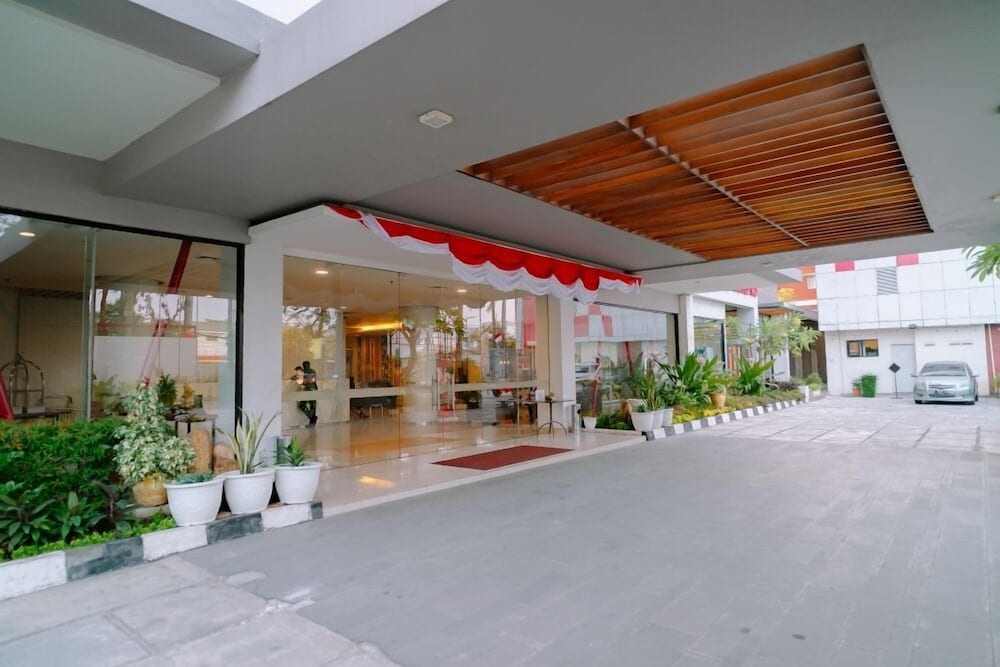 Sahid Bandara Soekarno Hatta 10/55