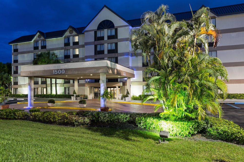 Holiday Inn Express Hotel Suites Ft Lauderdale N Exec Airport 1/76