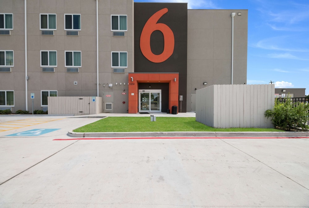 Motel6 Corpus Christi, TX 52/62