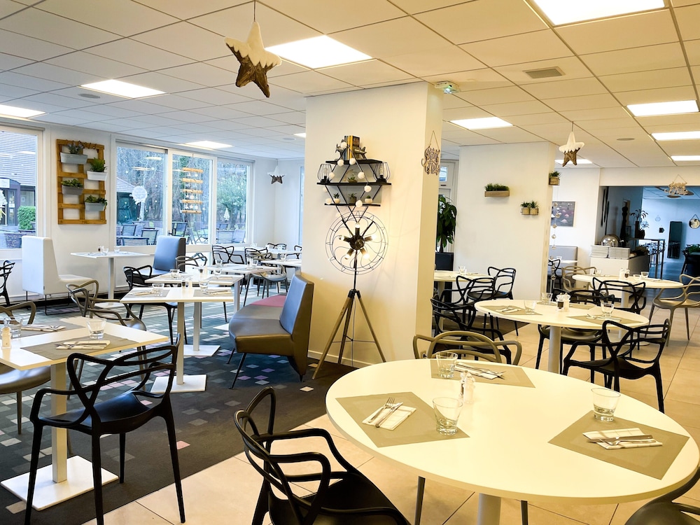 NOVOTEL FONTAINEBLEAU URY 34/51