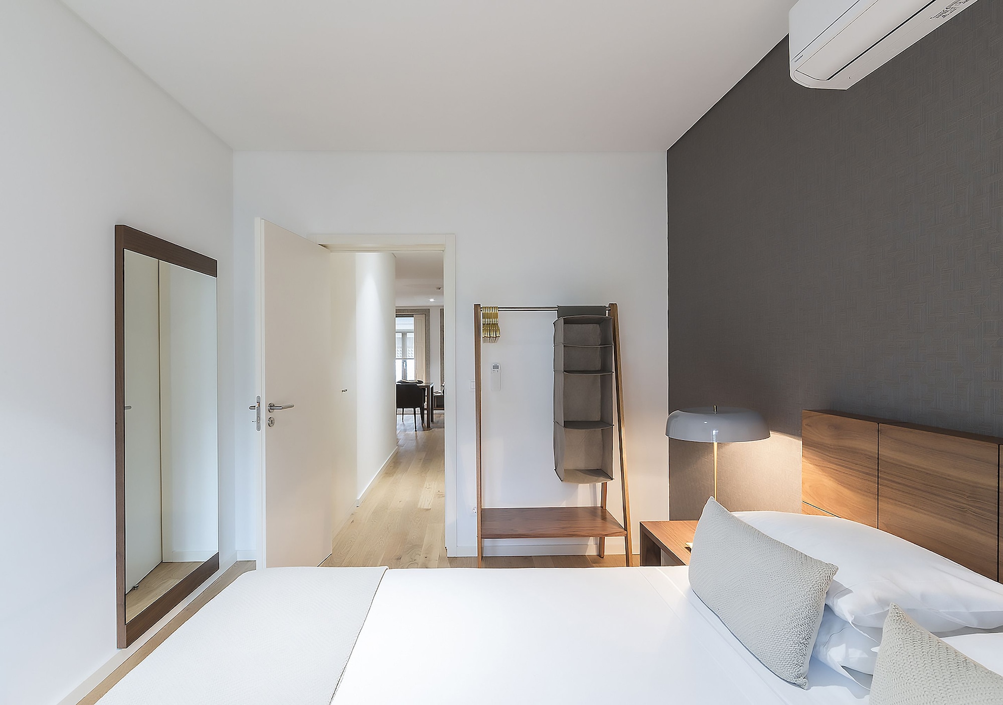 PREMIUM, APARTMENT, QUEEN BED, POOL VIEW, POOL ACCESS