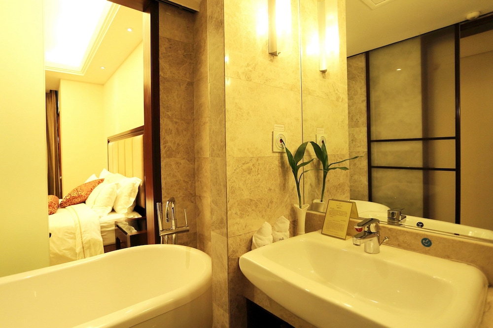 Haikou Baofa Shengyi Hotel 26/27