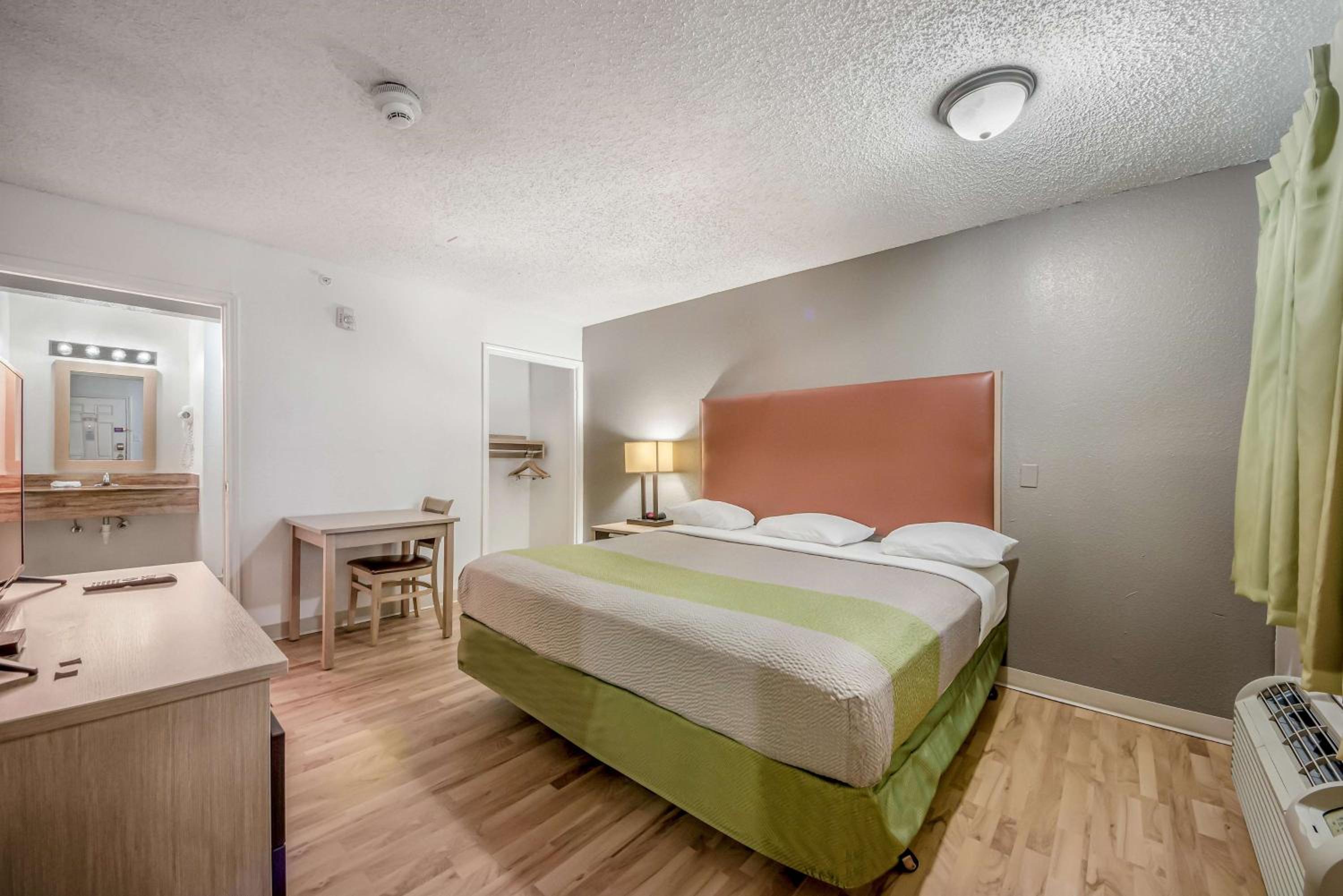 Room, Quadruple