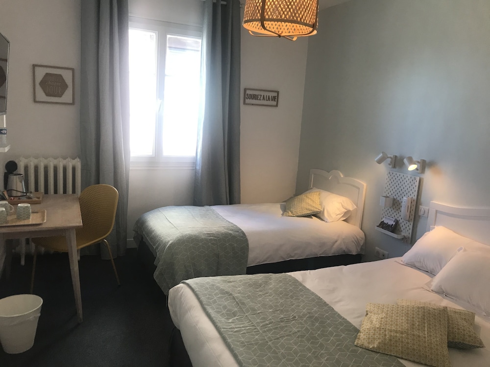 Hôtel De La Paix 23/67
