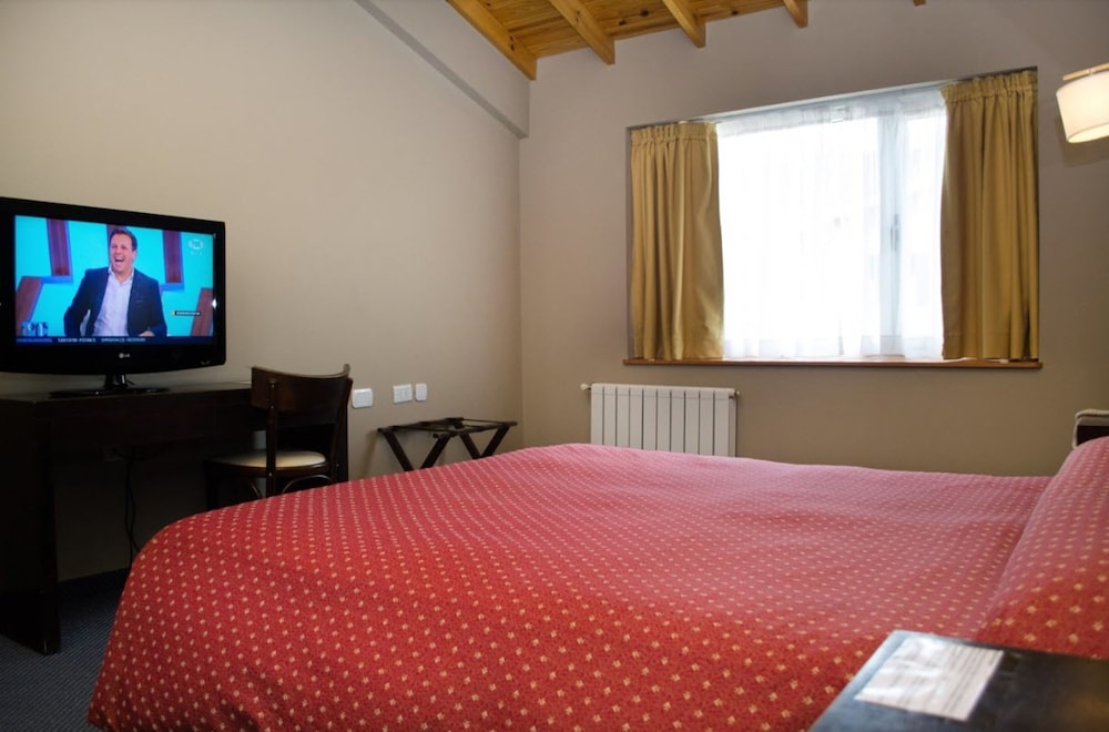 ROOM, QUEEN BED