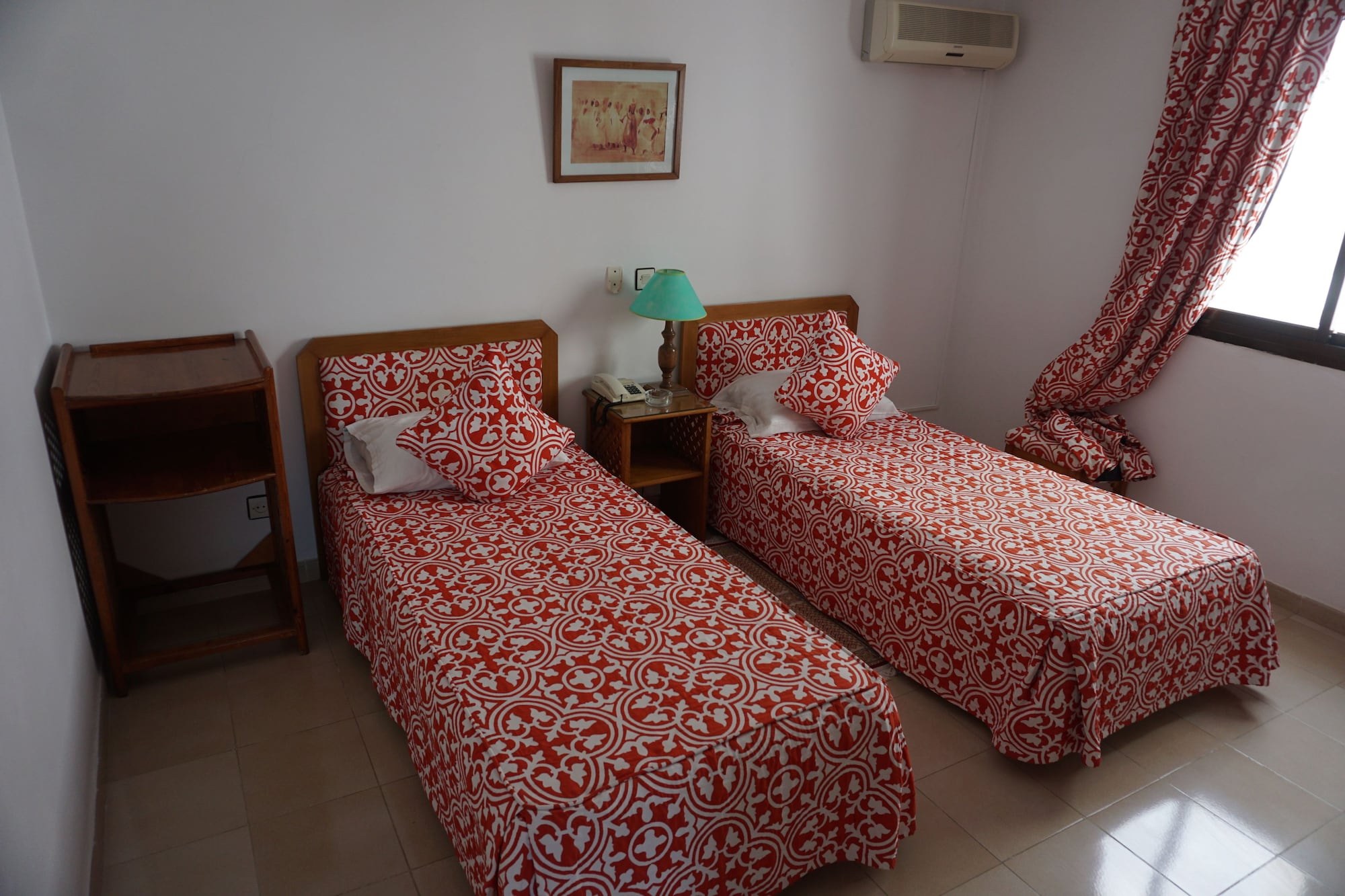 ROOM, DOUBLE BED