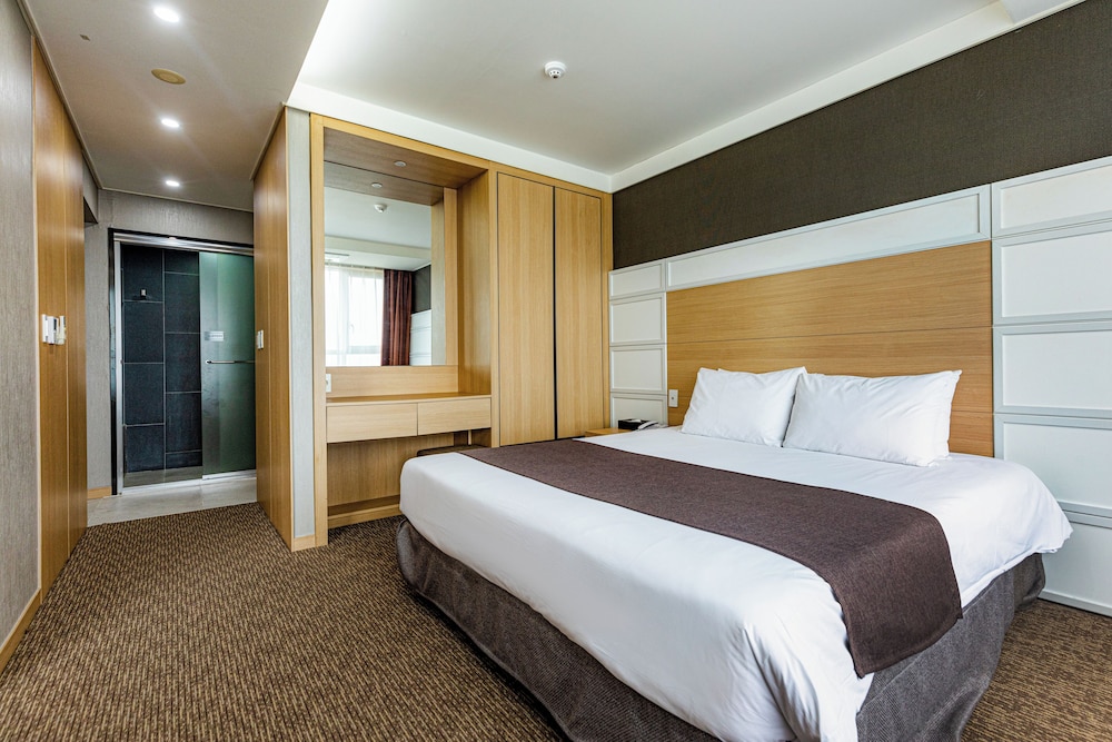 Suite, King Bed, Ocean View, Parlor