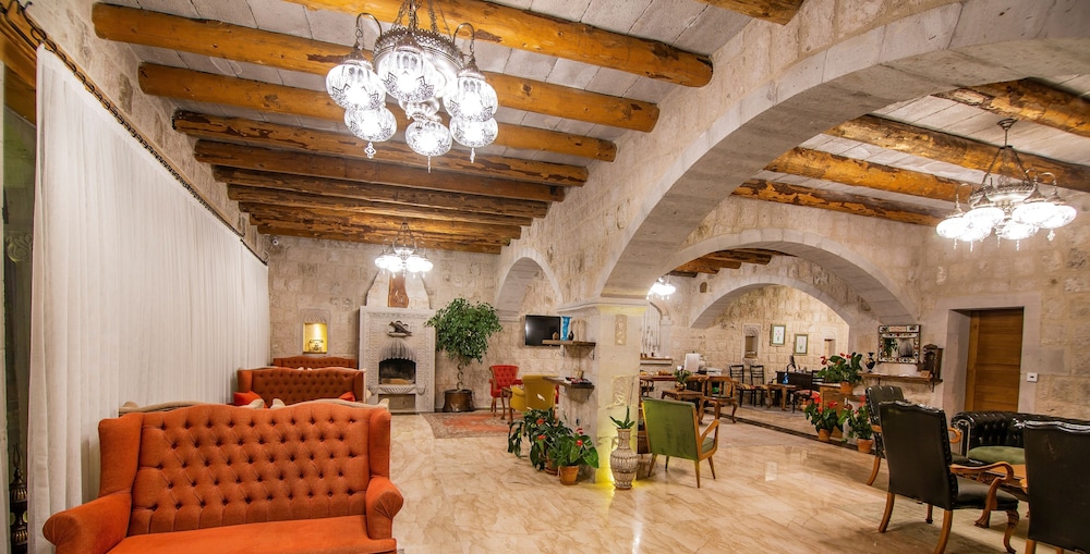Hera Cave Suites 24/50