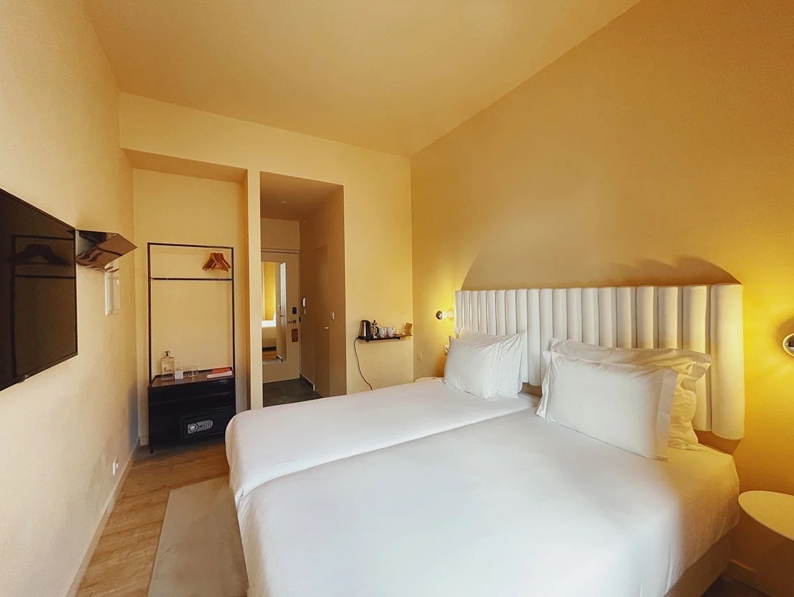 Classic, Twin Beds
