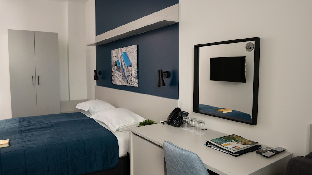 Hotel Blue 11/33