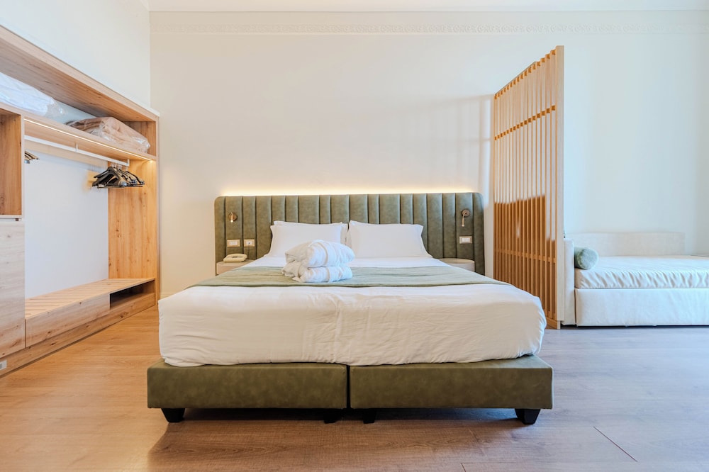 SUPERIOR, DOUBLE OR TWIN BED, SEA FRONT