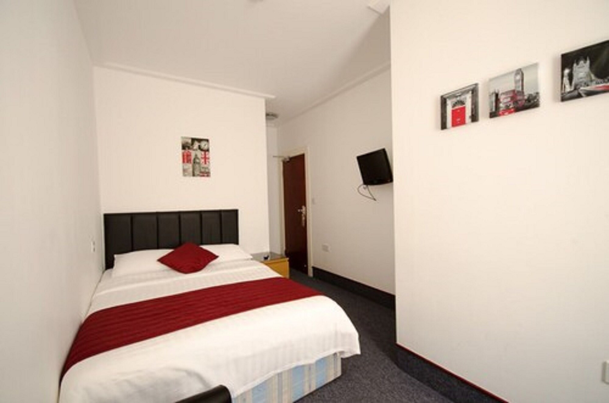 ROOM, DOUBLE BED