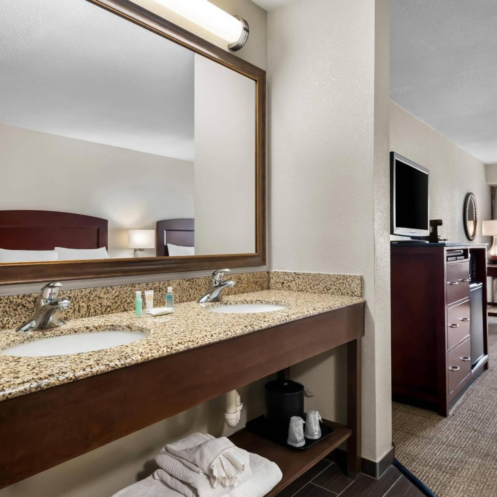 جناح بسرير كوين، Comfort Inn and Suites North East, MD 6/6