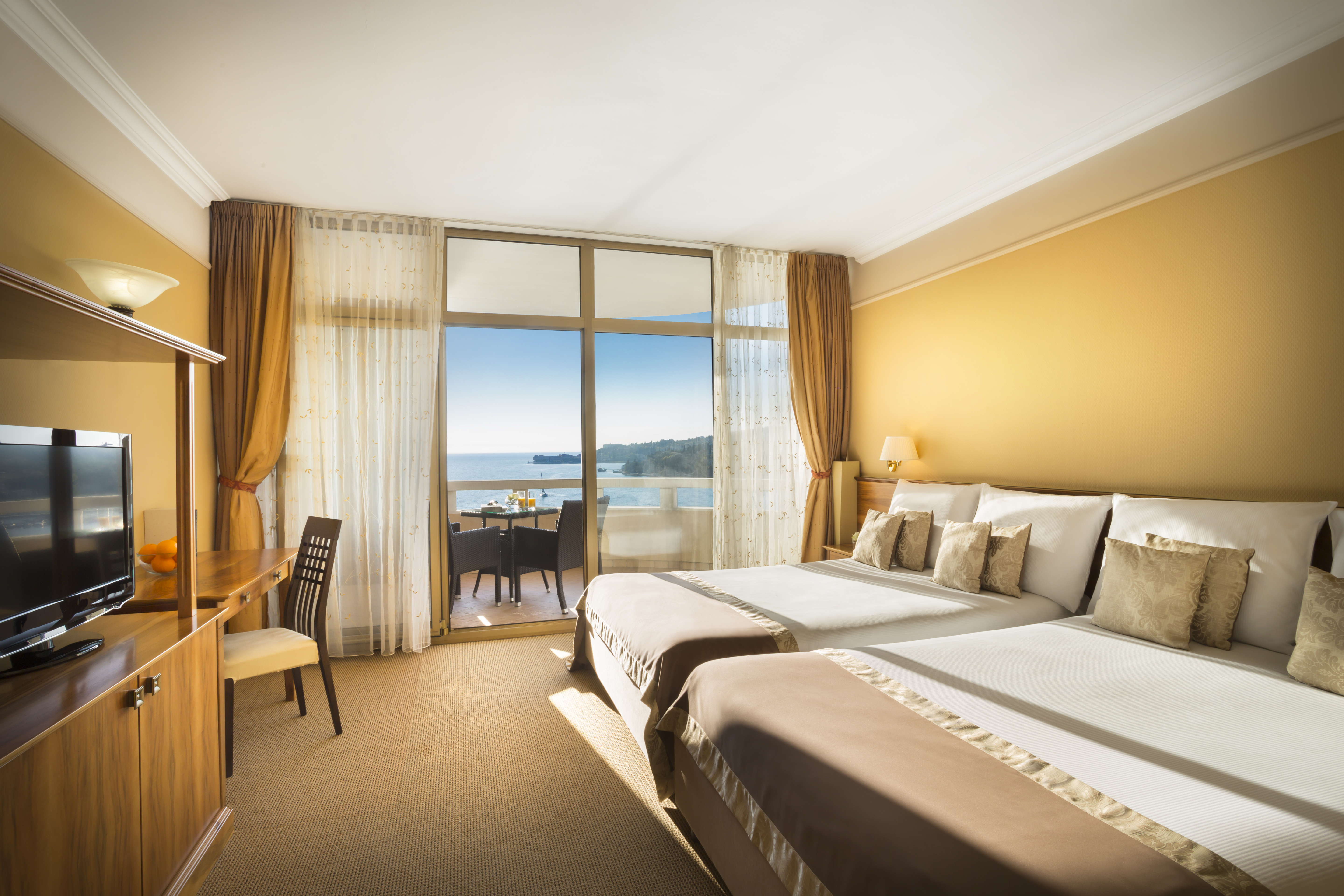 جناح تنفيذي بإطلالة على البحر بشرفة