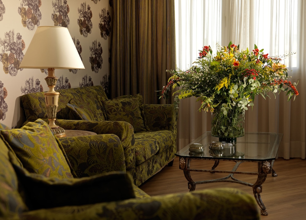 Divani Caravel Hotel 57/87