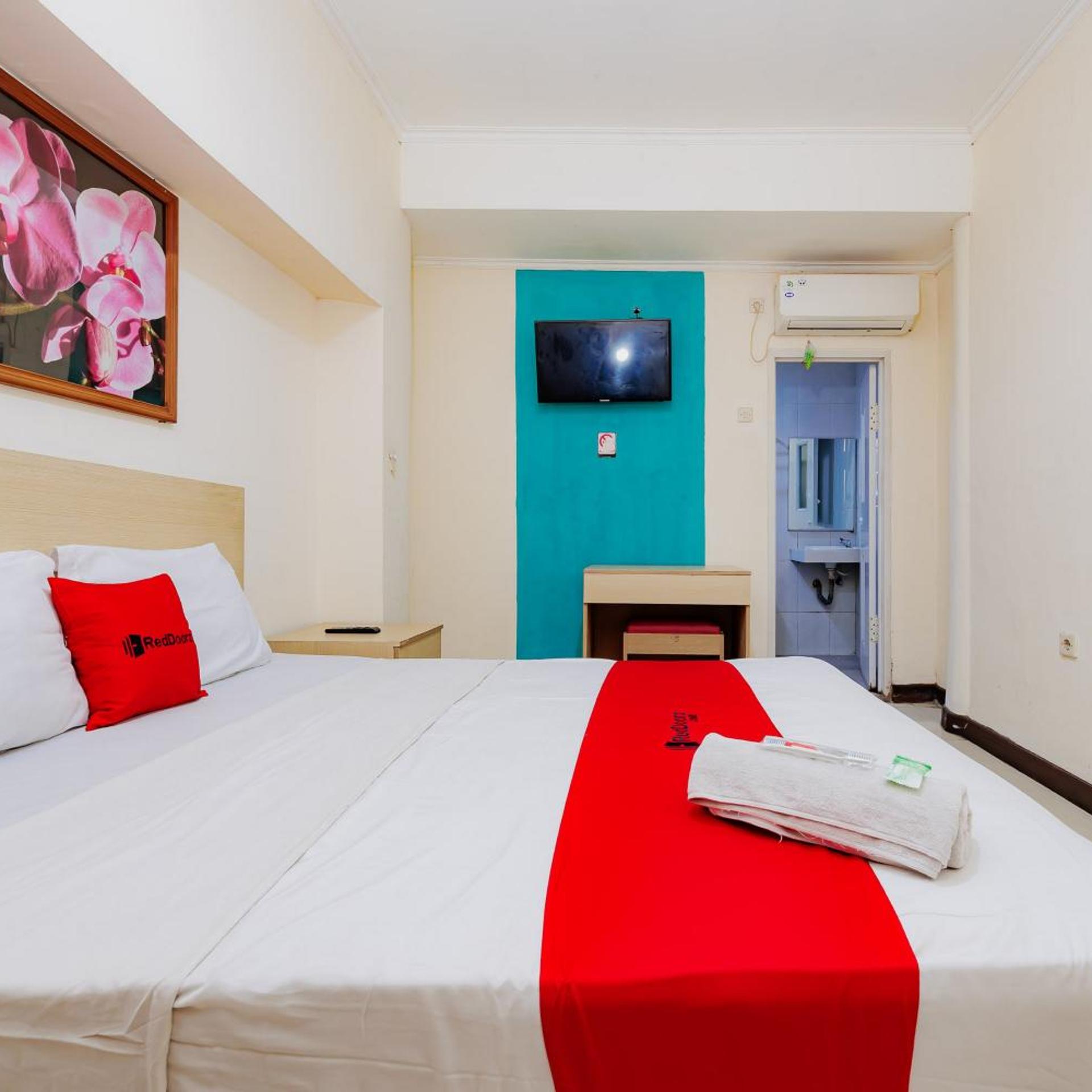RedDoorz near Istana Plaza 2 11/50