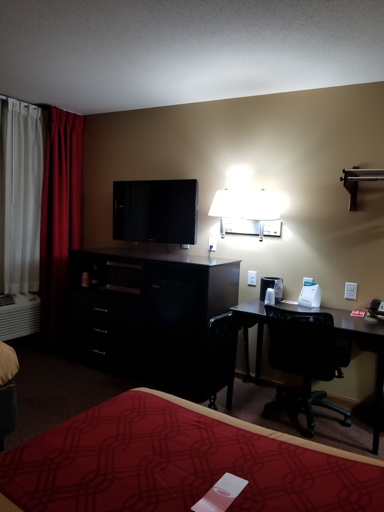 Econo Lodge Jamestown, ND 13/24