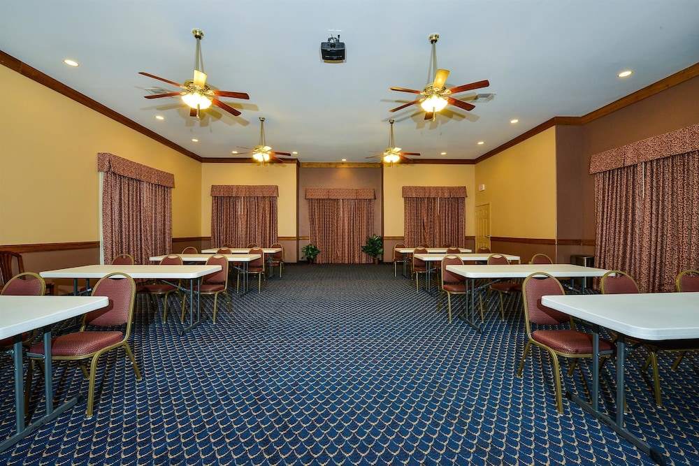 Best Western Windwood Inn & Suites 33/36
