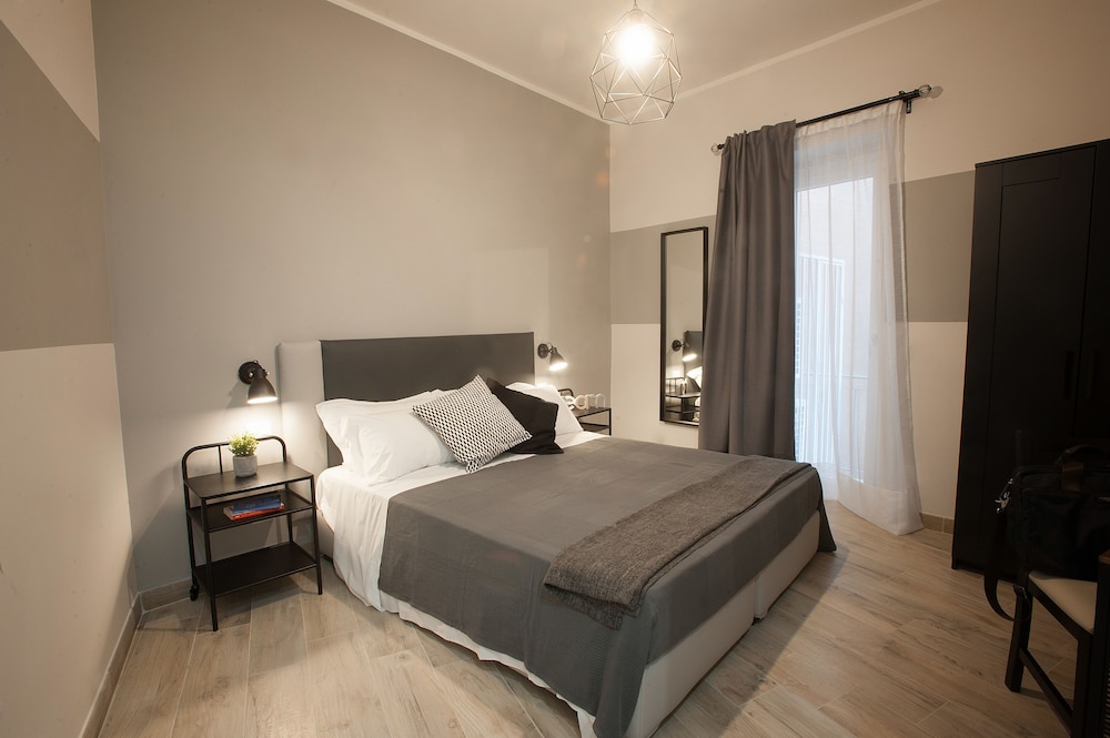 DELUXE, CITY VIEW, PRIVATE BATHROOM