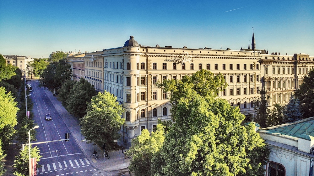 Grand Poet Hotel By Semarah 4/60