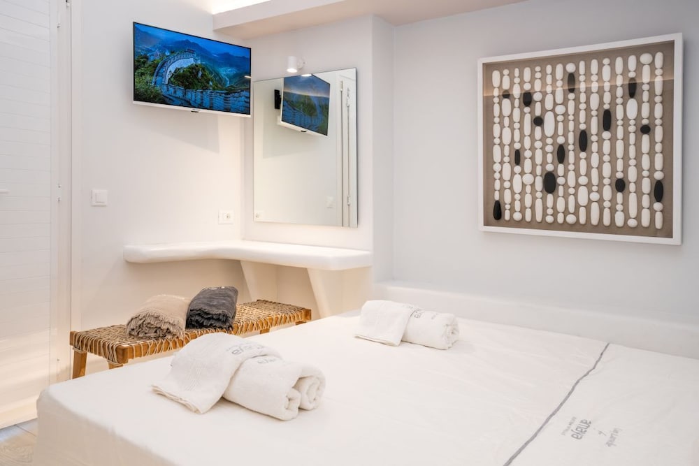 Zen, King Bed, Sea View, Sofa، Zen Suites & Spa 2/4