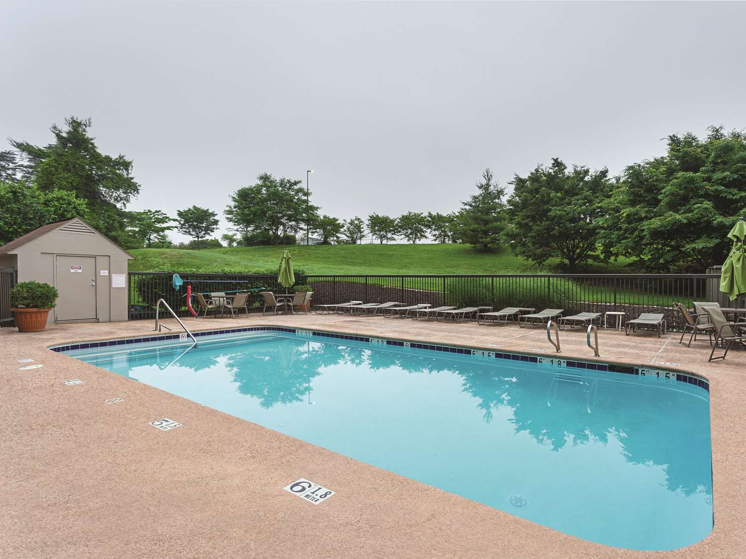 La Quinta Inn & Suites by Wyndham Baltimore BWI Airport 30/52