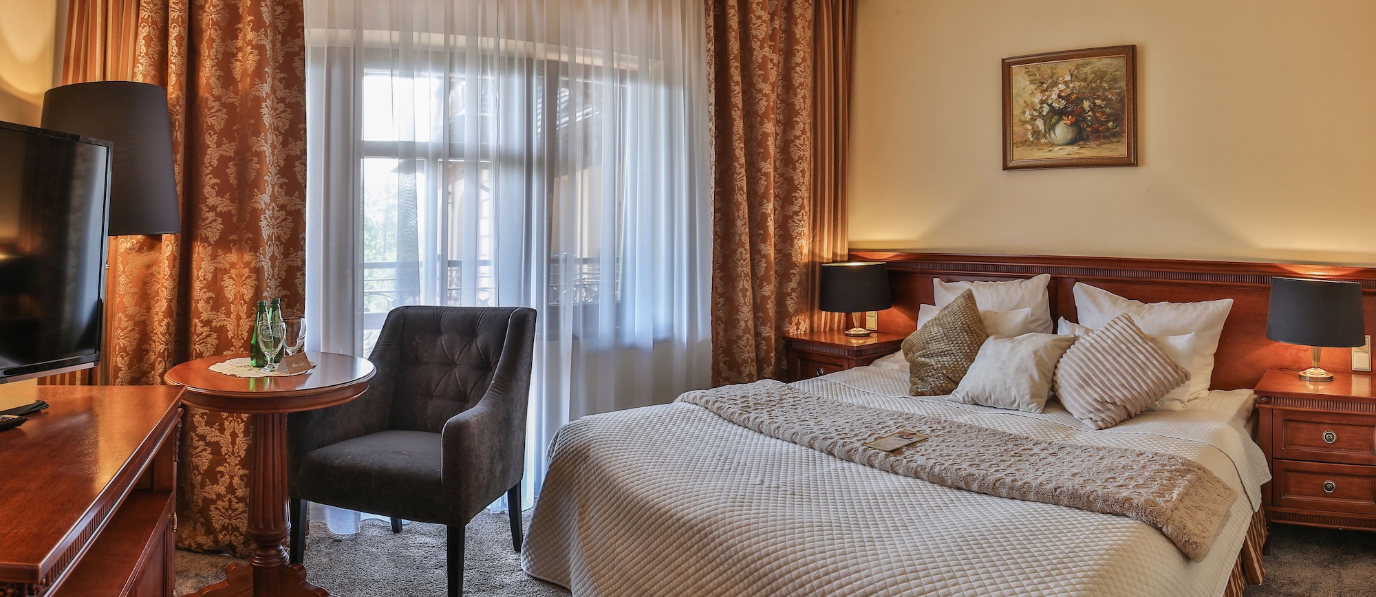 DELUXE, DOUBLE BED, WITH EXTRA BED