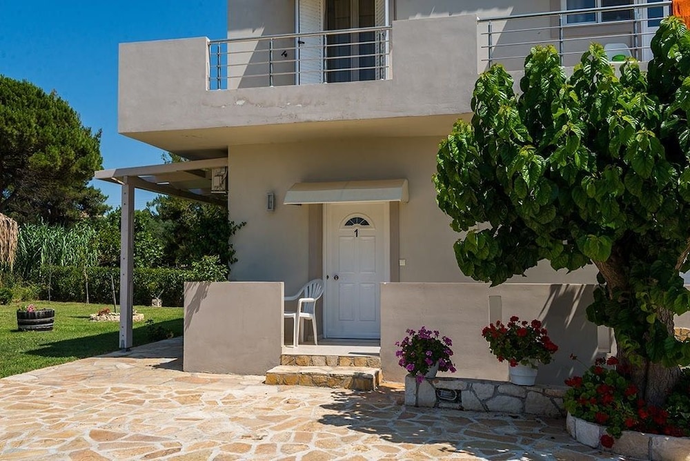 Tesys Studios & Apartments photo4