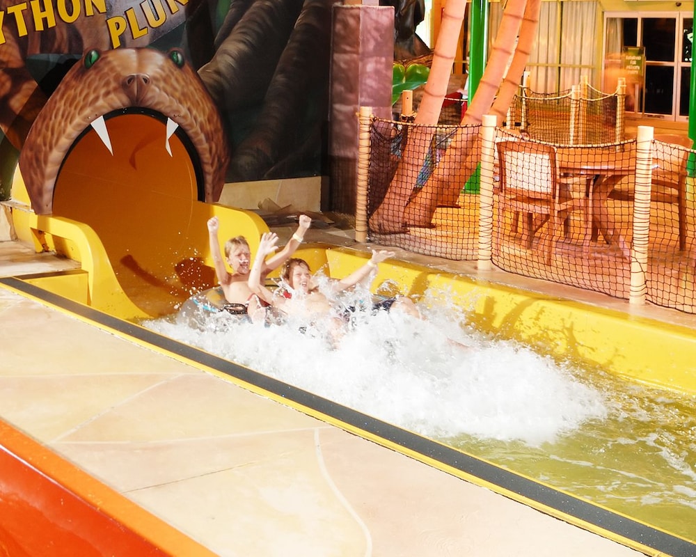Comfort Inn & Suites Erie - Splash Harbor Indoor Waterpark 49/55