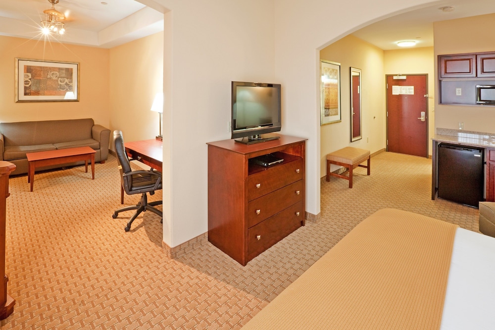 Holiday Inn Express Hotel Suites Guymon 53/69