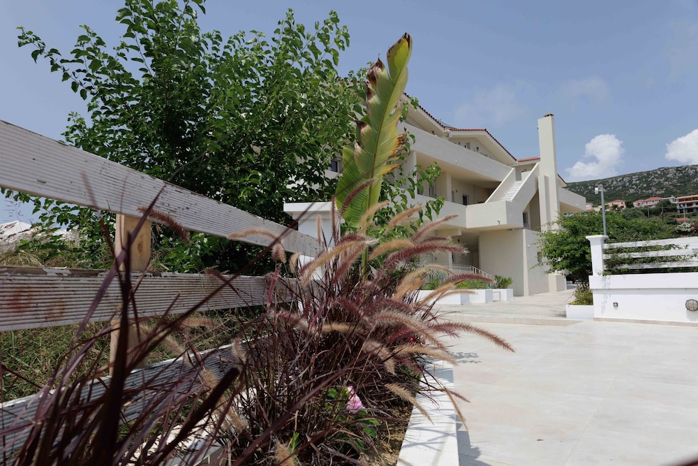 Maggana Residence 56/62