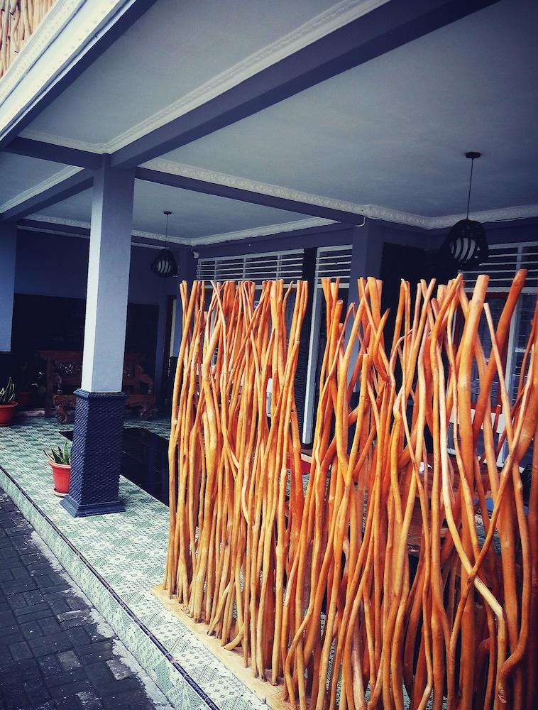 Metro Malioboro Living 3/28