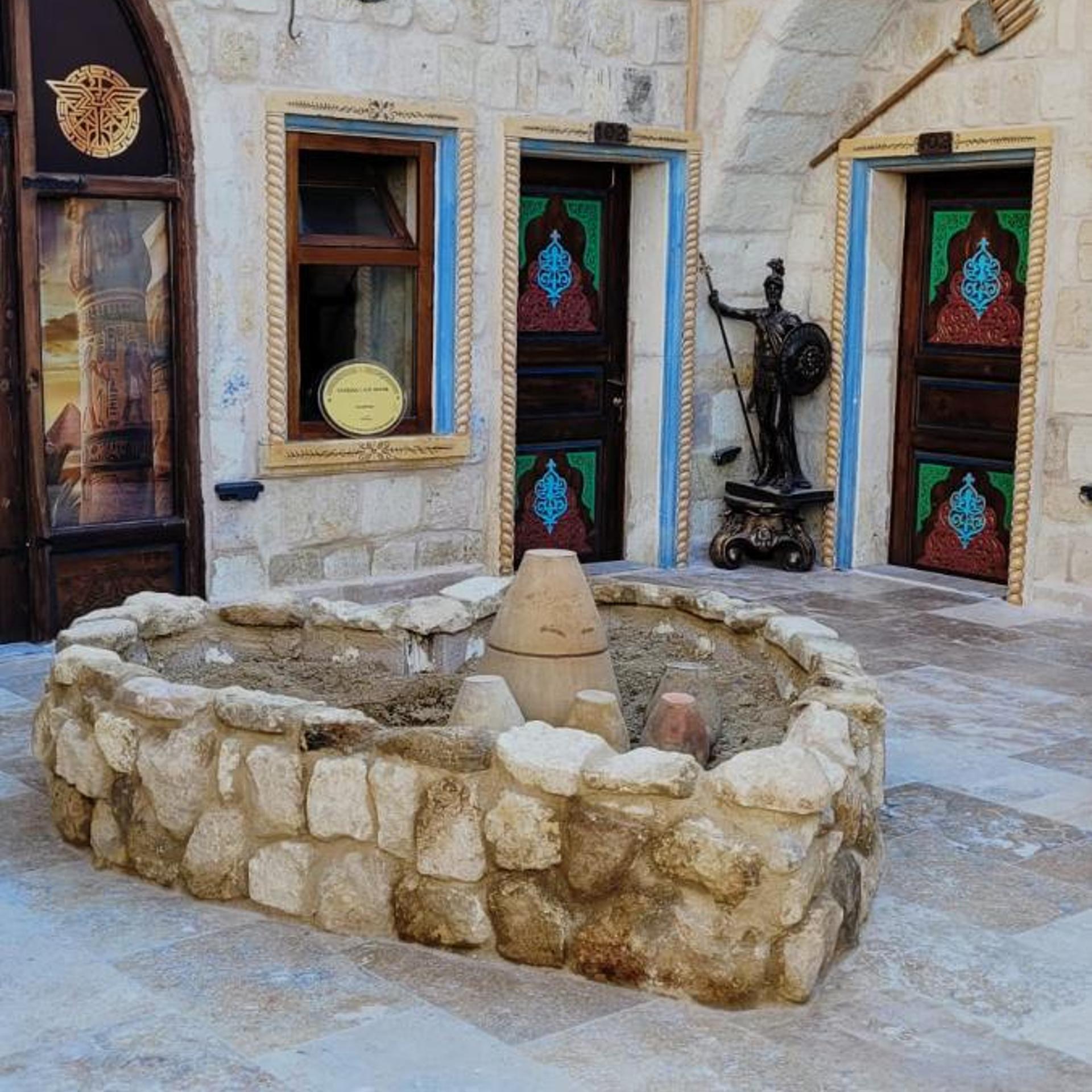 Vanessa Cave House 6/49