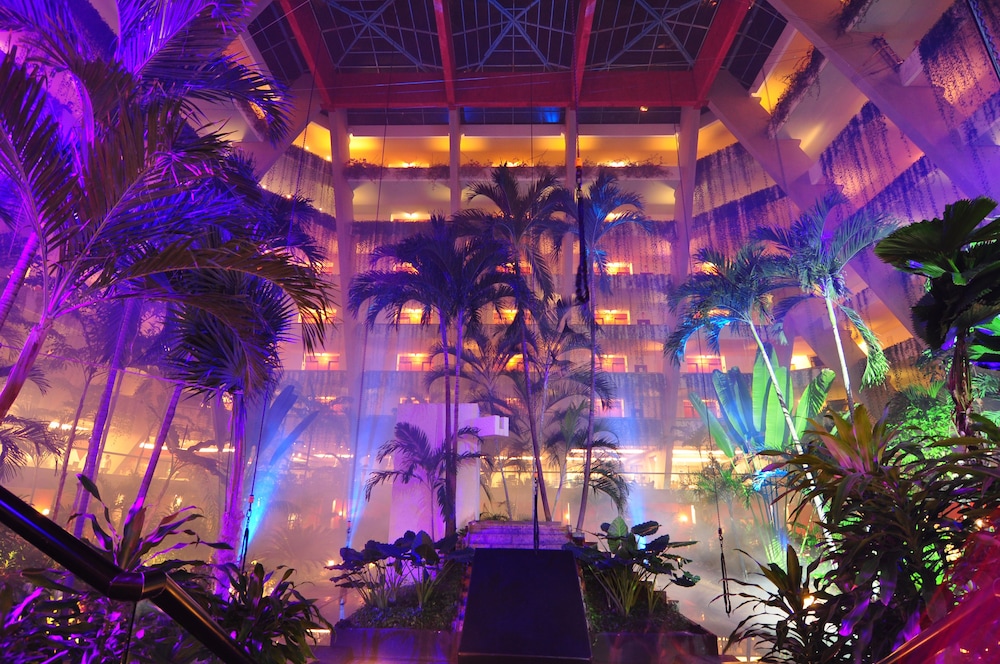 Pyramid at Grand Oasis All Inclusive 31/68